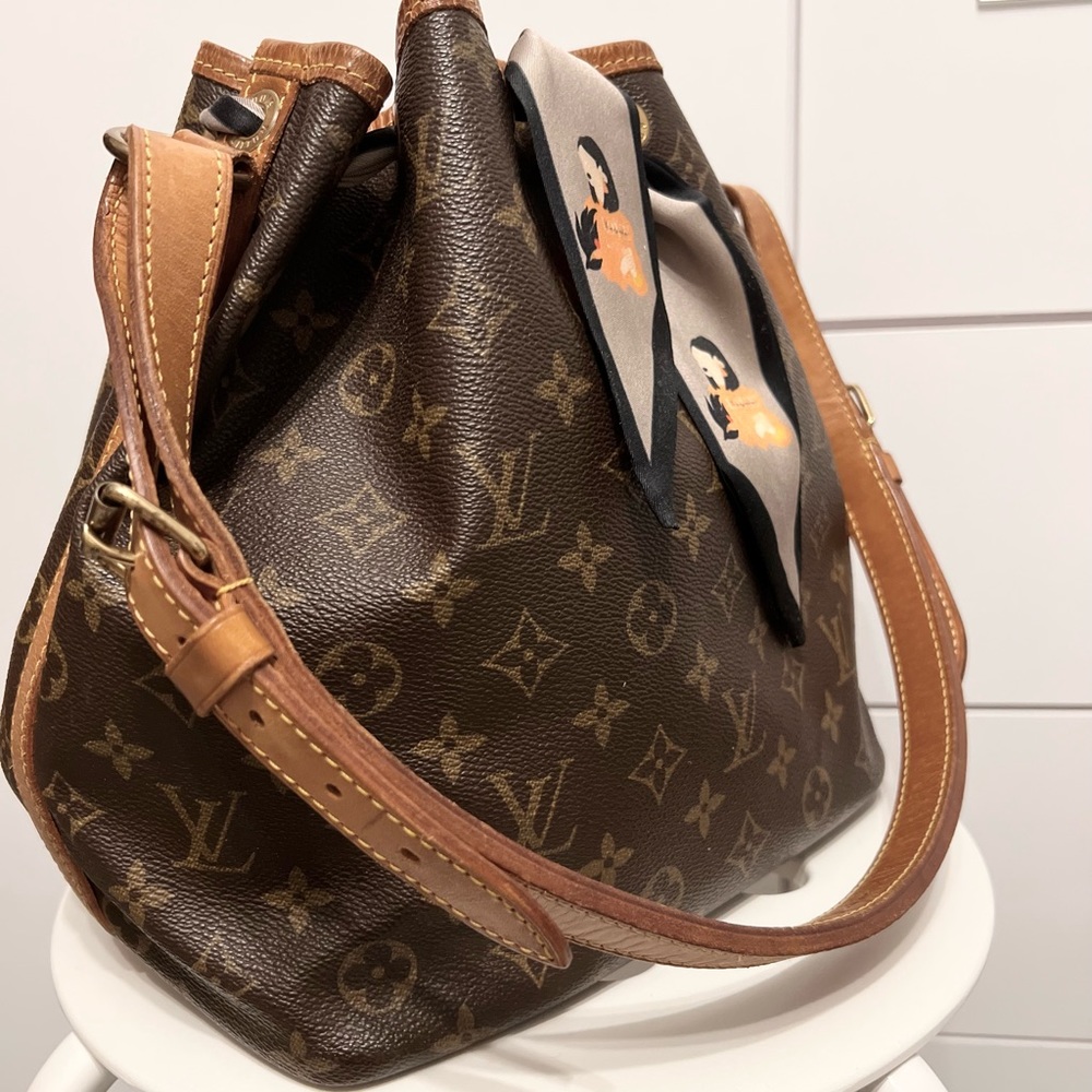 Authentic Louis Vuitton Petit Noe